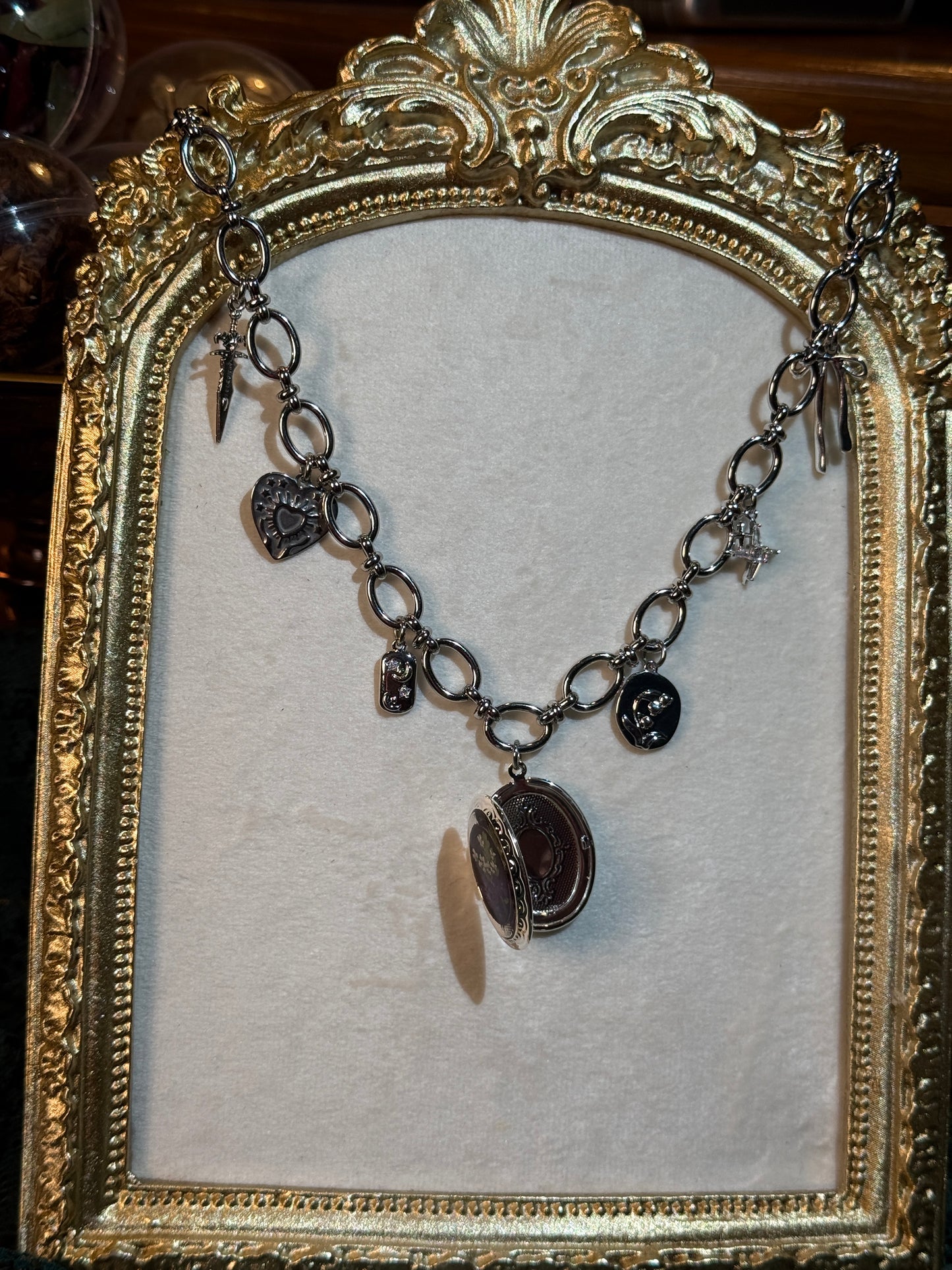 Silver locket charm necklace (g)