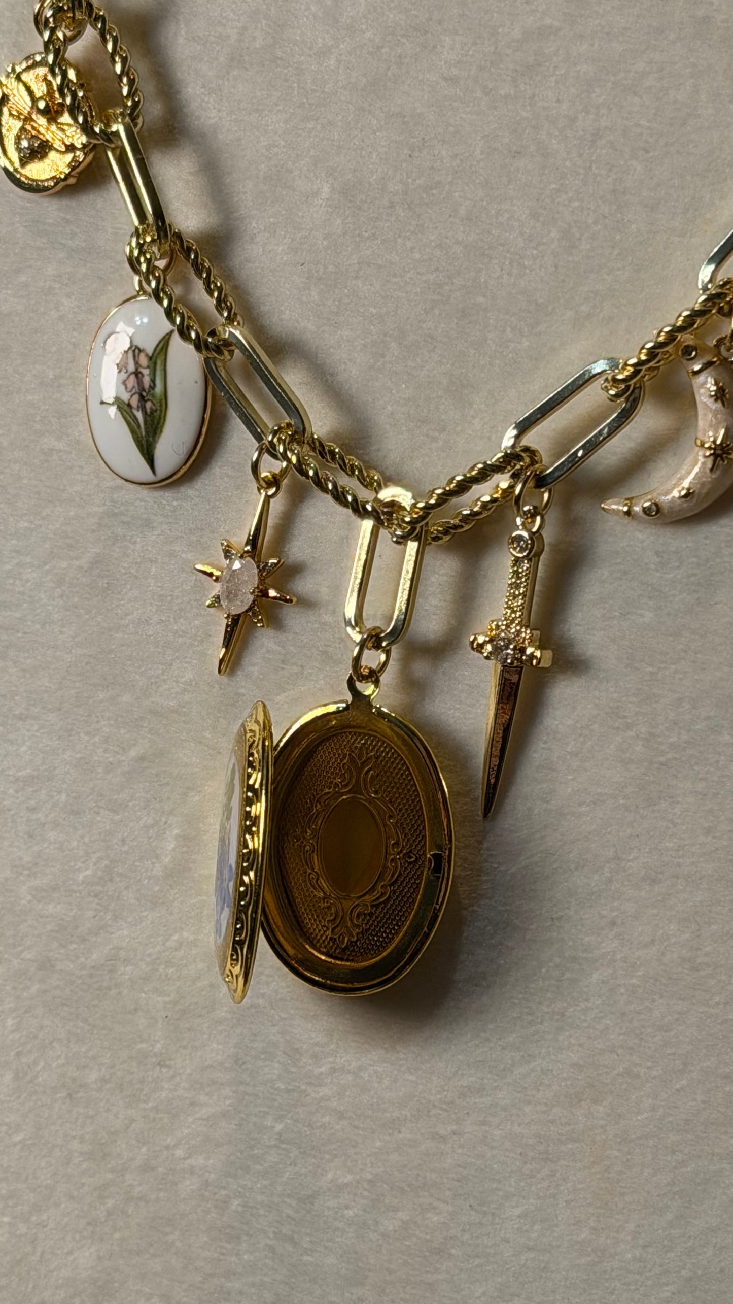 Gold locket charm necklace (f)