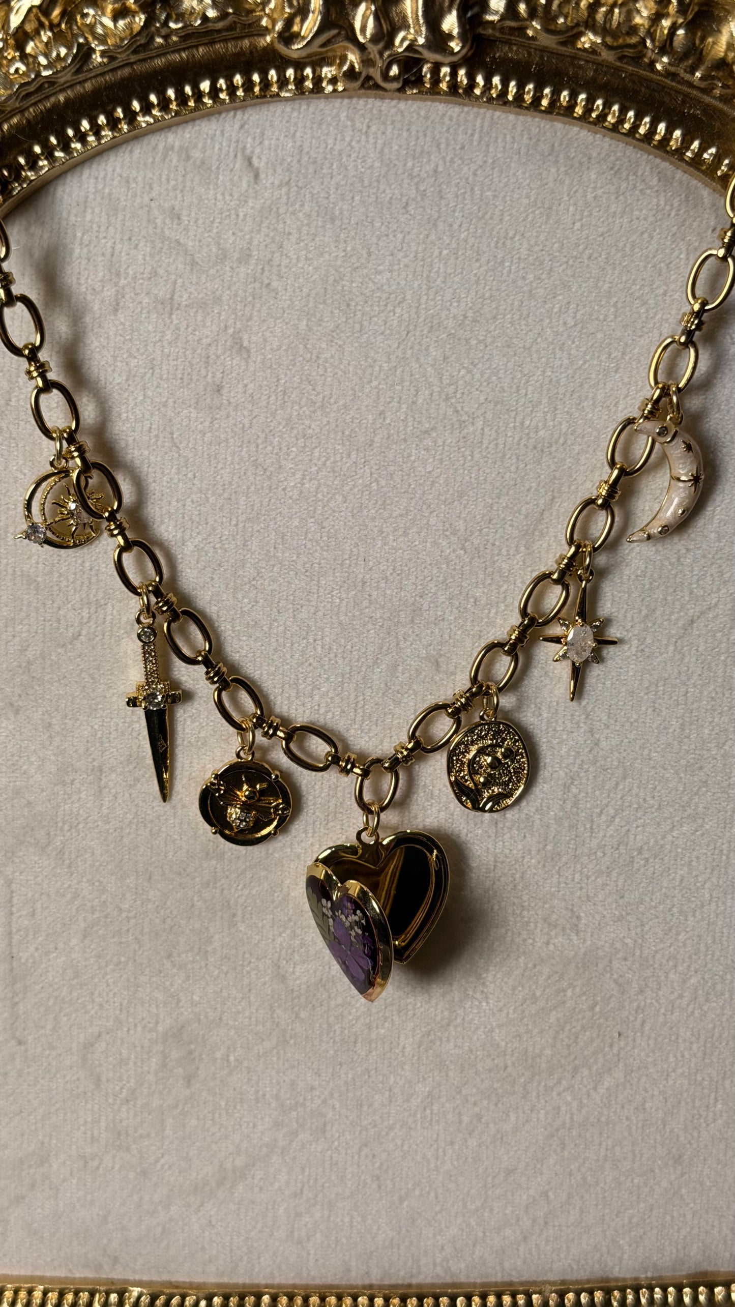 Gold locket charm necklace (g)