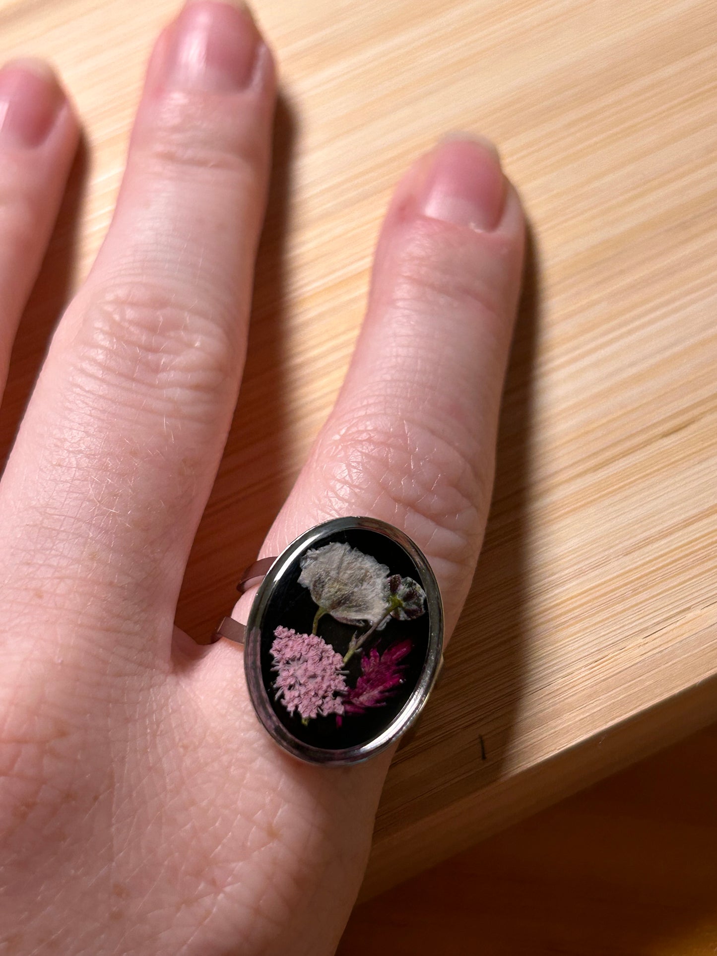 Black resin Flower ring reveals