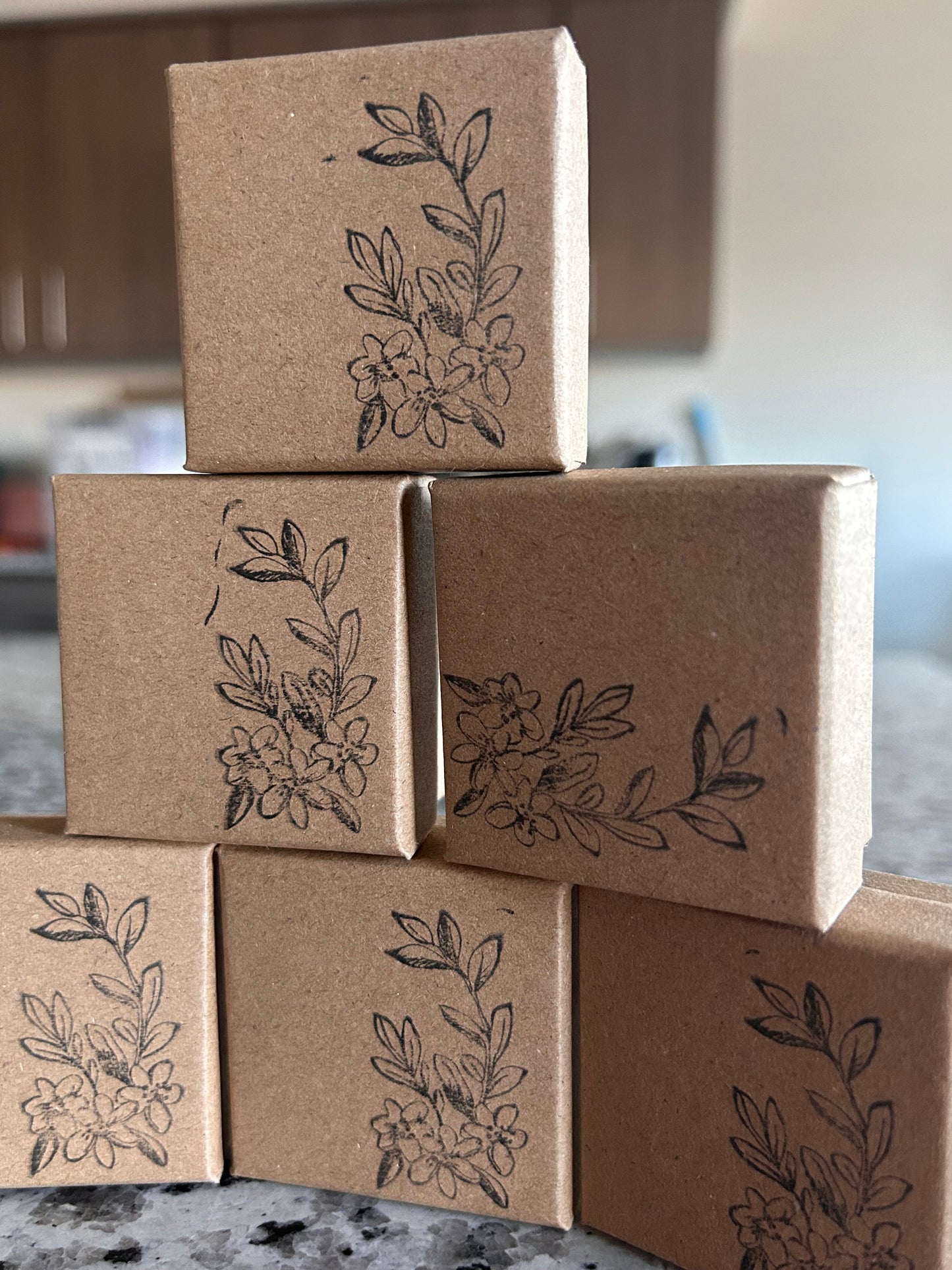 Black resin Flower ring reveals