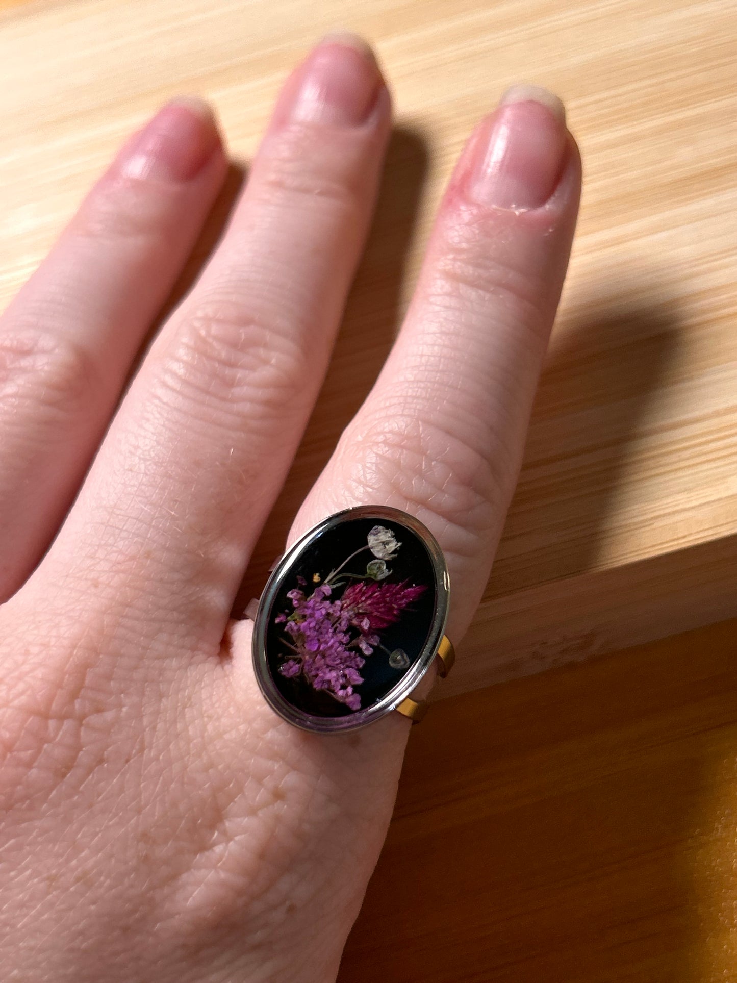 Black resin Flower ring reveals