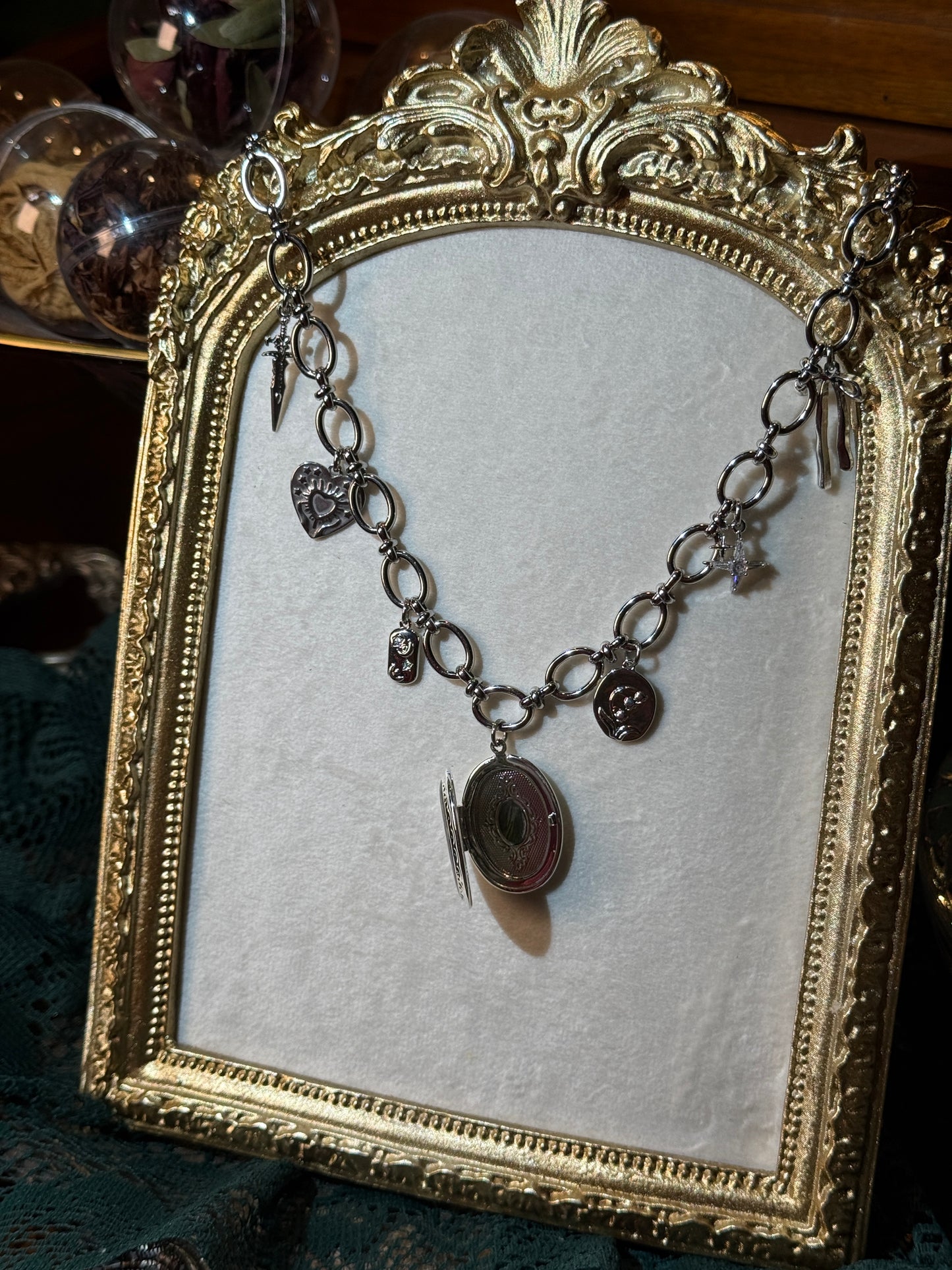 Silver locket charm necklace (g)