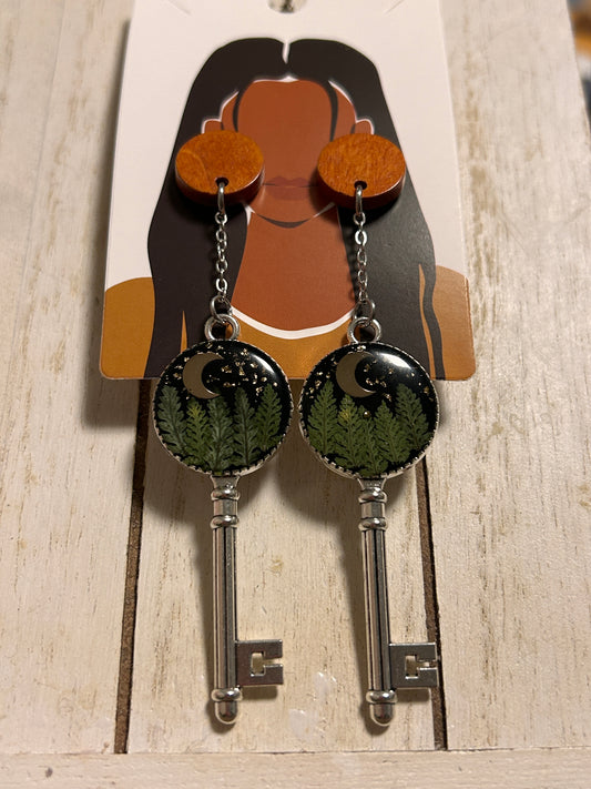 Forest Skeleton key hanging earrings (silver)