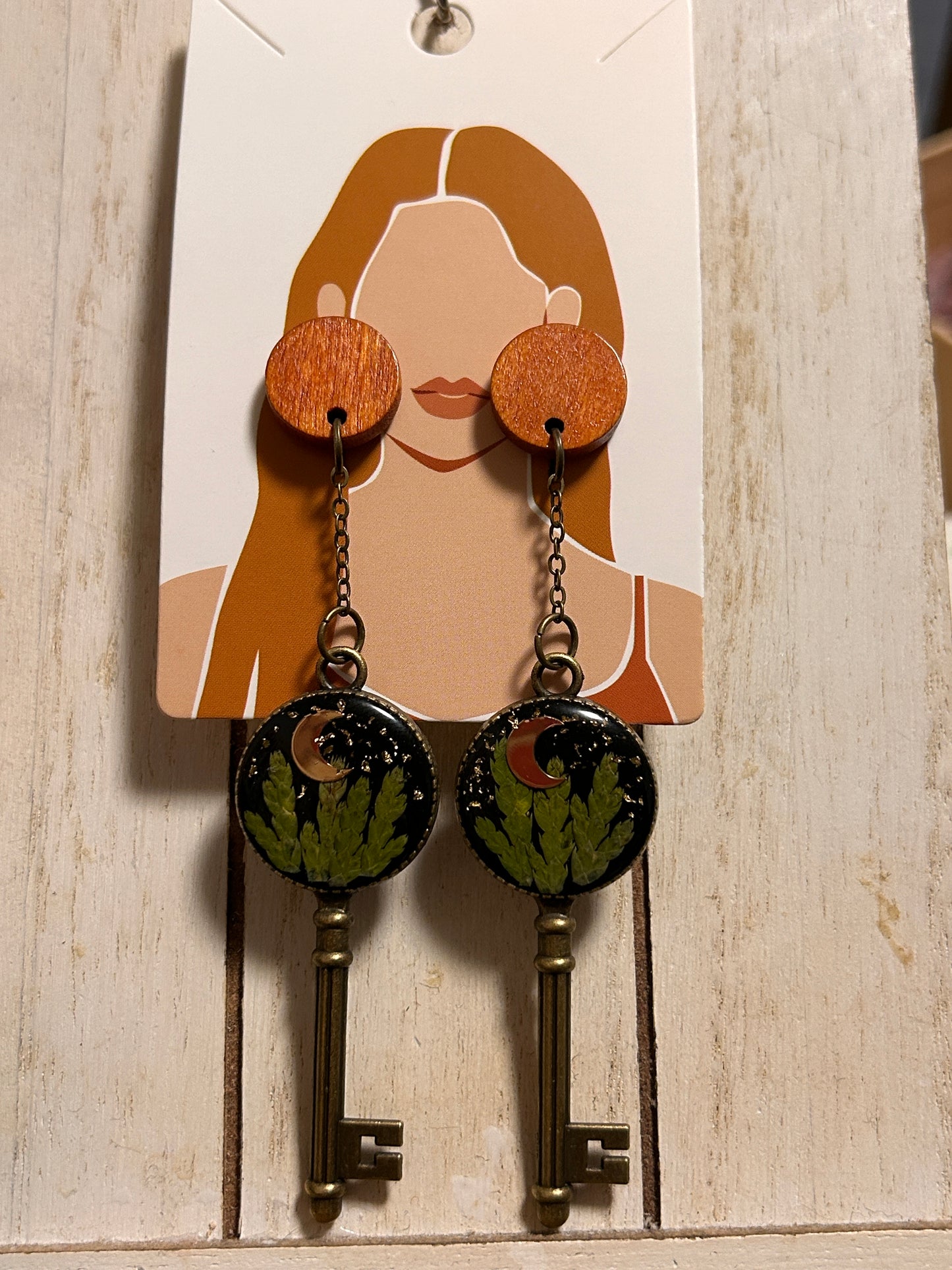 Forest Skeleton key hanging earrings (bronze)