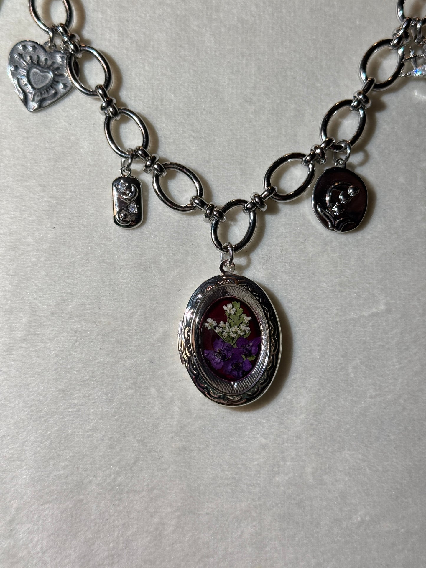 Silver locket charm necklace (g)