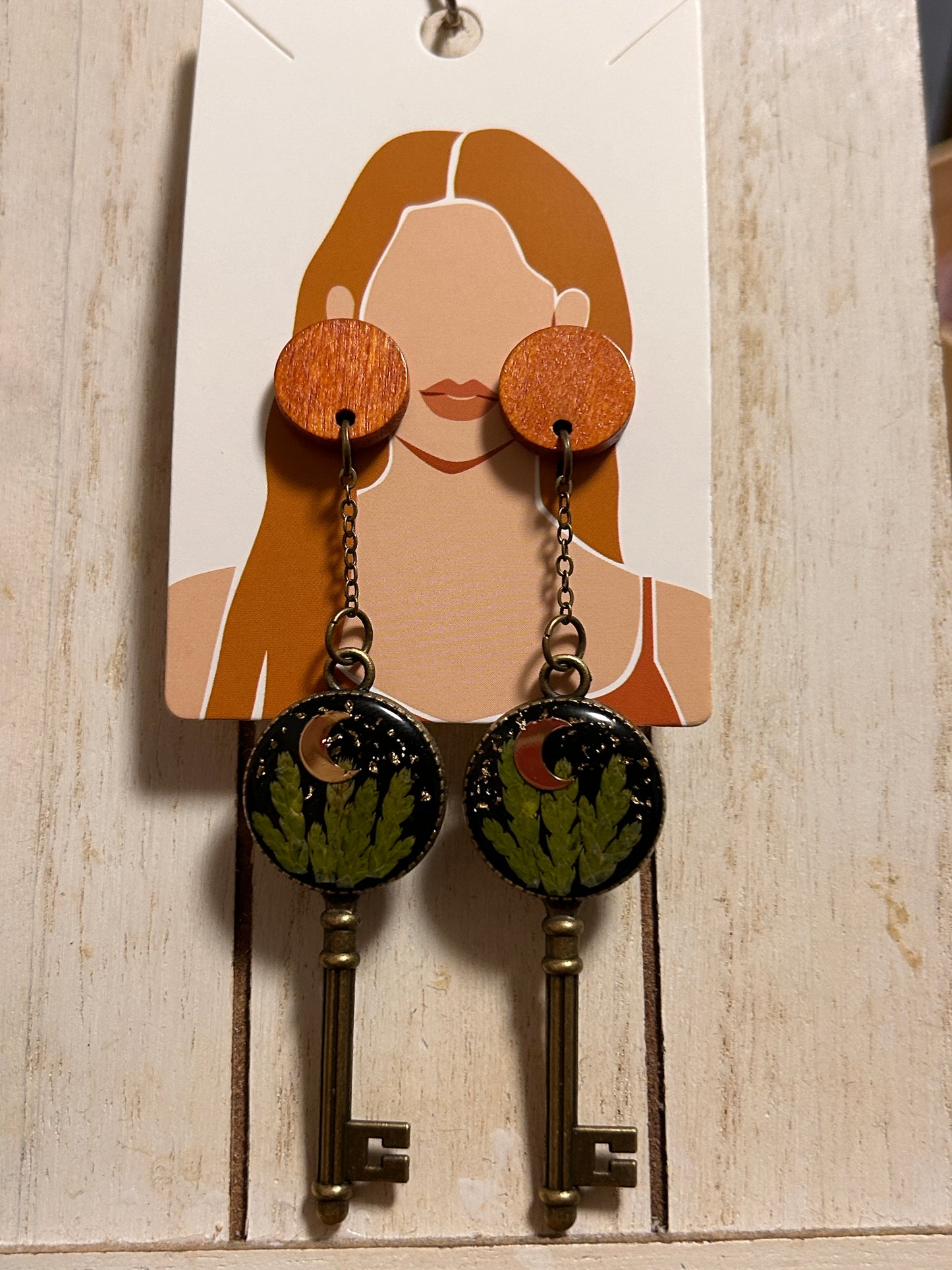 Forest Skeleton key hanging earrings (bronze)