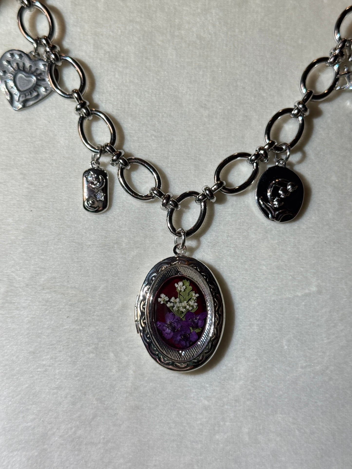 Silver locket charm necklace (g)
