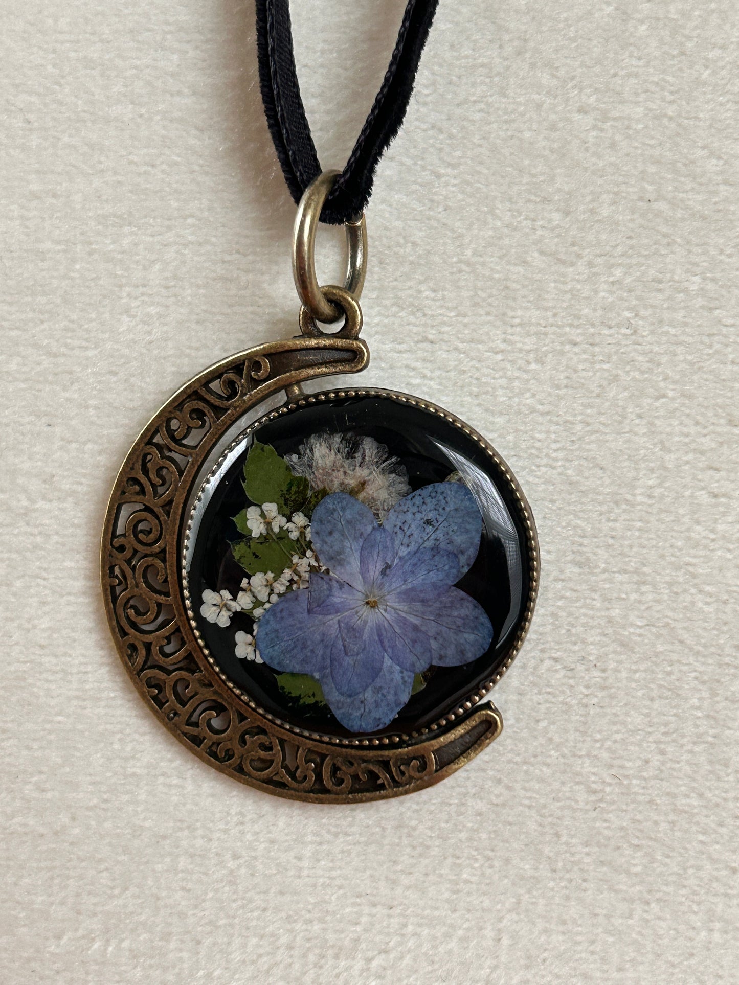 Bronze reversible choker (chamomile)