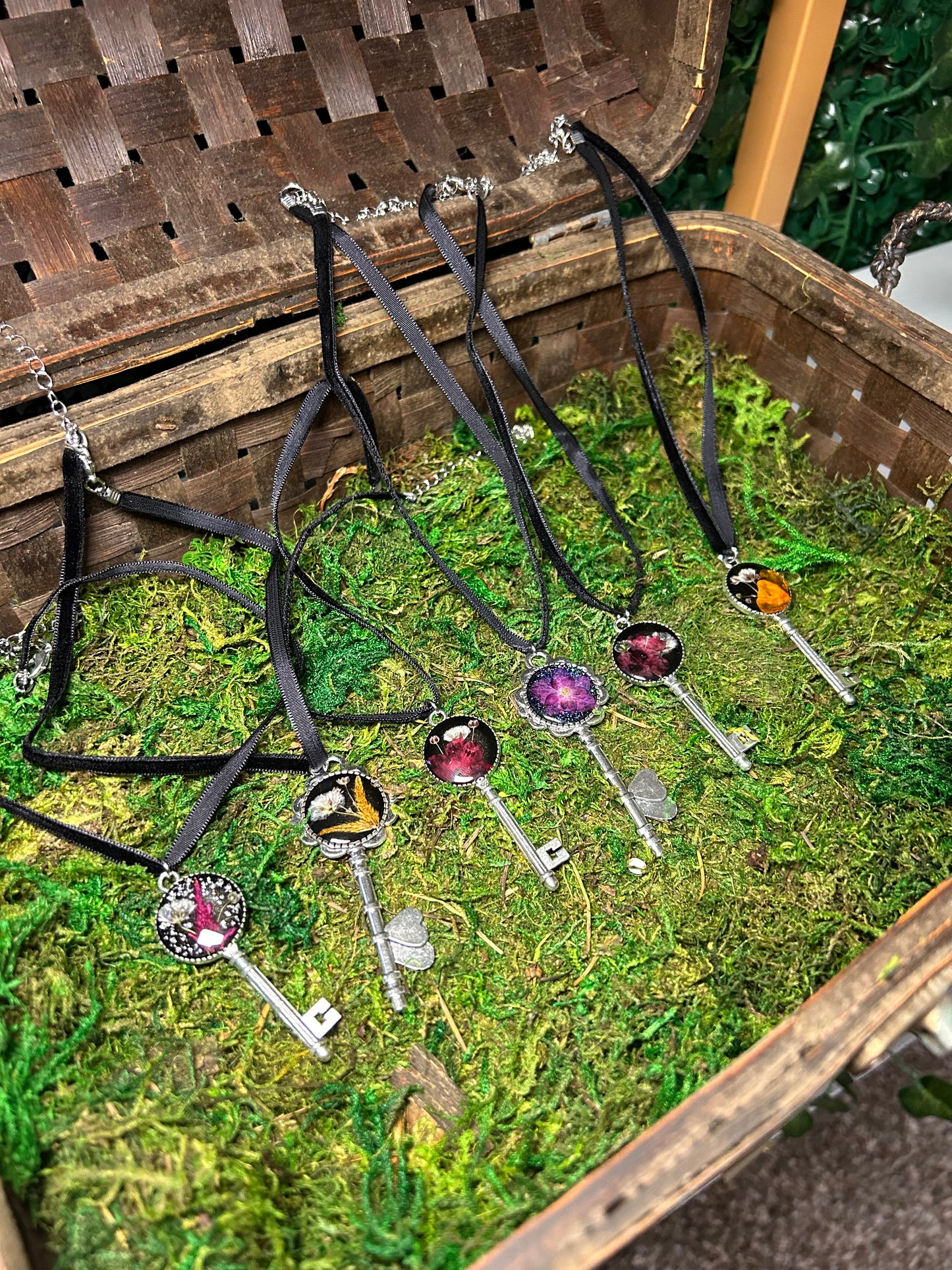 Flower key choker reveal