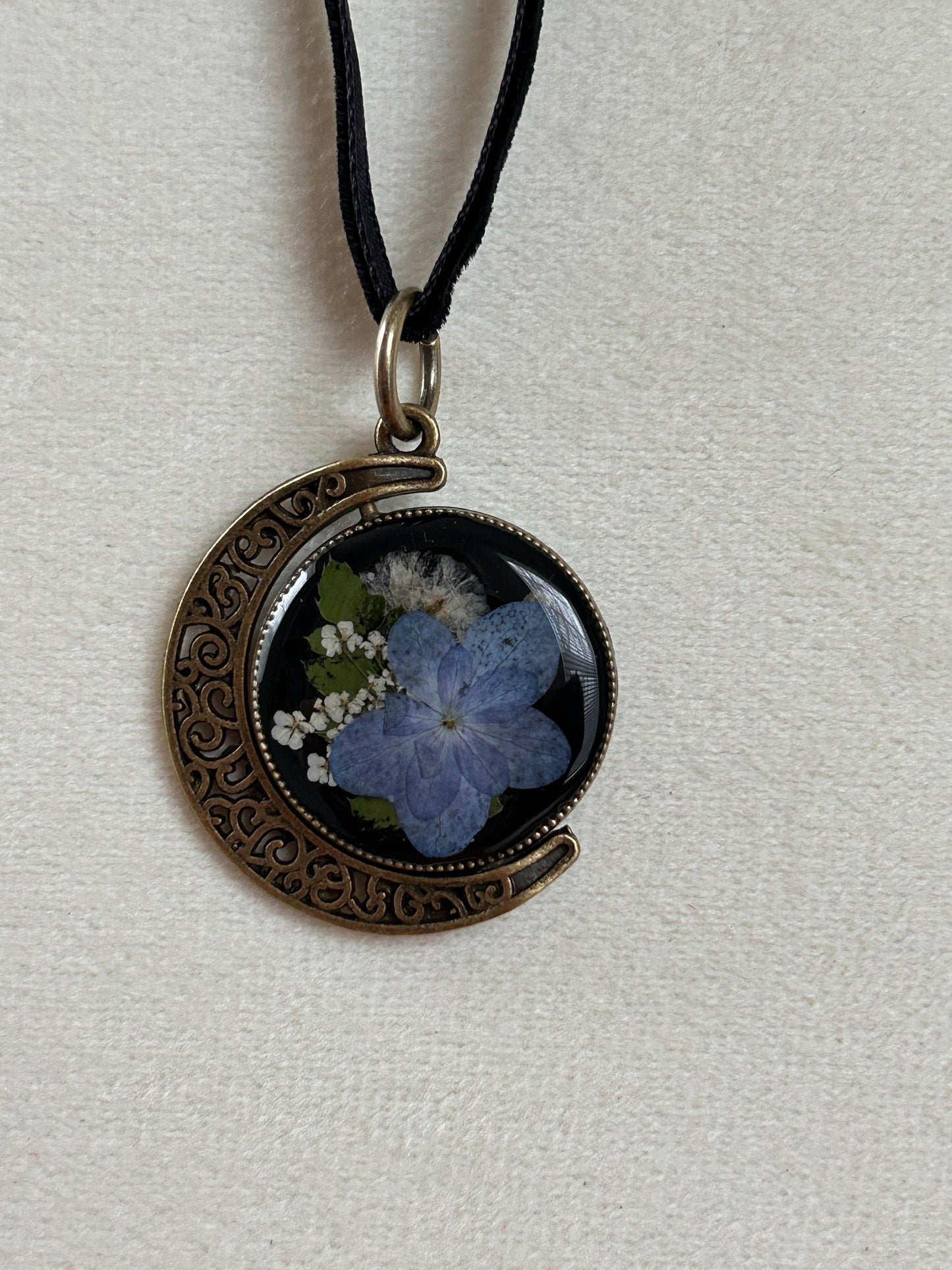 Bronze reversible choker (chamomile)