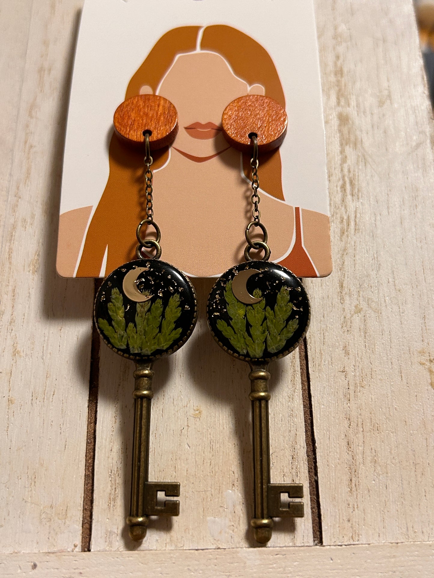 Forest Skeleton key hanging earrings (bronze)